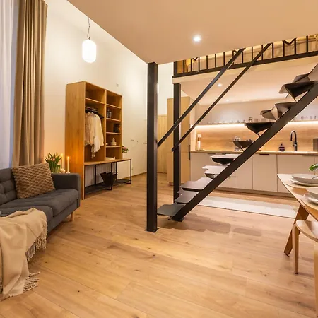 Designer Old Town Loft For 9 Ac Appartamento
