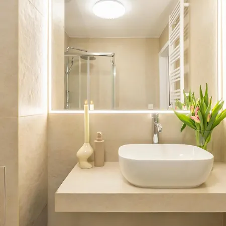 Designer Old Town Loft For 9 Ac Cracovia
