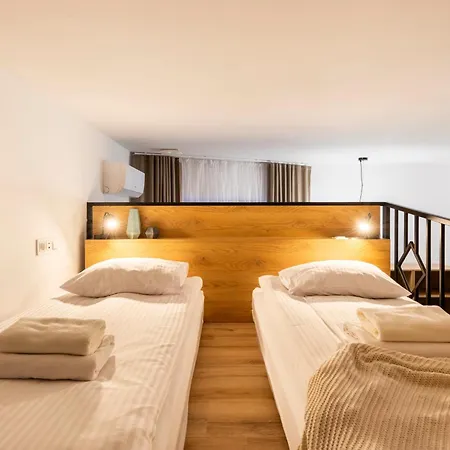 Designer Old Town Loft For 9 Ac Appartamento