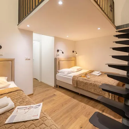 Designer Old Town Loft For 9 Ac *