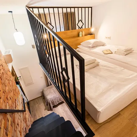 Designer Old Town Loft For 9 Ac *